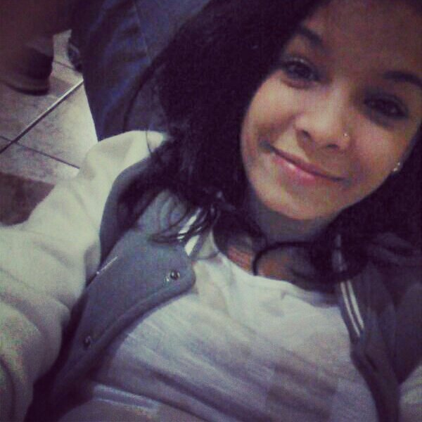 “Apenas sorria para todos aqueles que não querem te ver feliz.”
