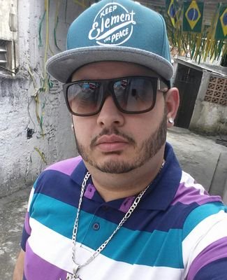 mlk zika, traveço aquele que te anima nas horas mais dificeis esse sou eu um cara humilde alegre mais chapa quente.....!!