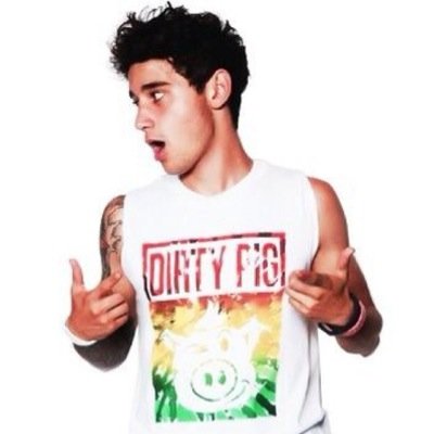 Follow @werkitforluke she is the one who gave you this free follow. :)