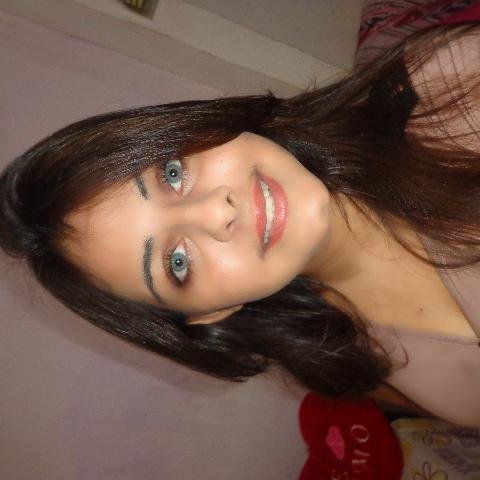 baixinha, mais compacta & perfeita e complicada ..
jeito de boneca, mas não é de porcelana...
& que mesmo frágil, é poderosa! ੴassim vou eu ..(sigo de volta)