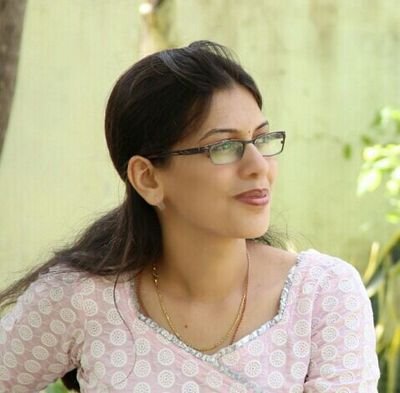 pooojabora's profile picture. 