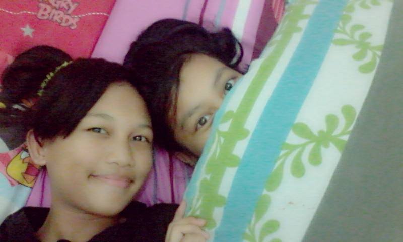 @Ayay_meliyani II Ada yg benci?! senyumin aja! :)