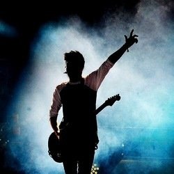 please follow my new acc @mymarvelmalik thanks ily