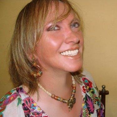Soy travesti, 43 años, soltera, profesional, vivo en San Miguel Tucuman.