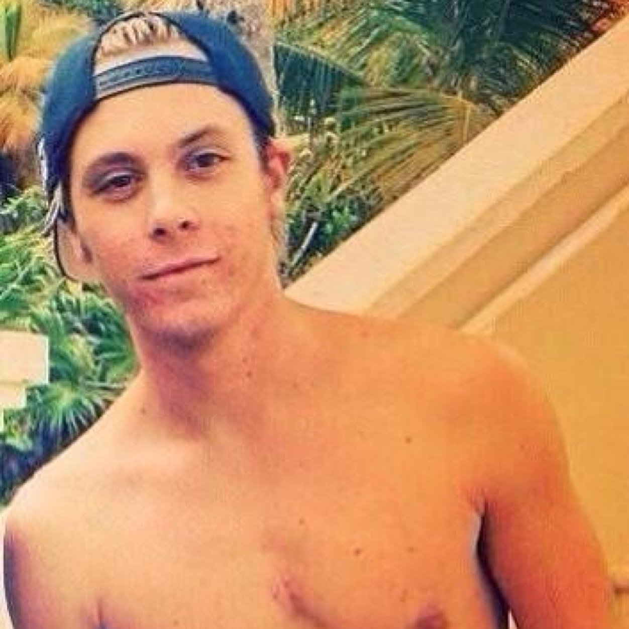 Deeply in love with that dude from 5sos @ThatNerdAshton