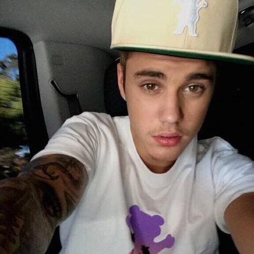 ''Por que você é Belieber?'' ''Porque eu sou otária,sinhô'' http://t.co/RpJWw2sa56