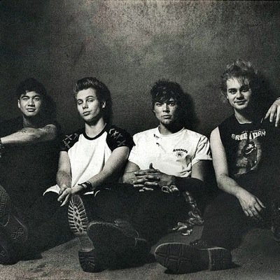 Free follow from @1Derfully_5SOS shell help with follows