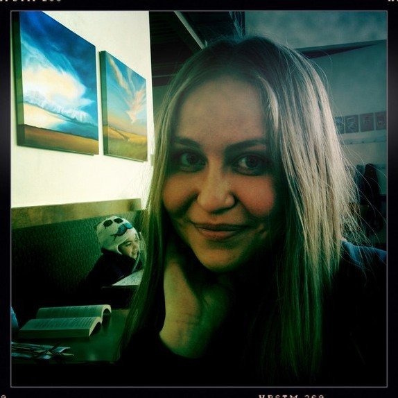 ptieoza's profile picture. social curiosity, wine adept, mother