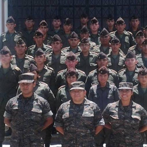 Es de heroes sonreir cuando el corazon llora