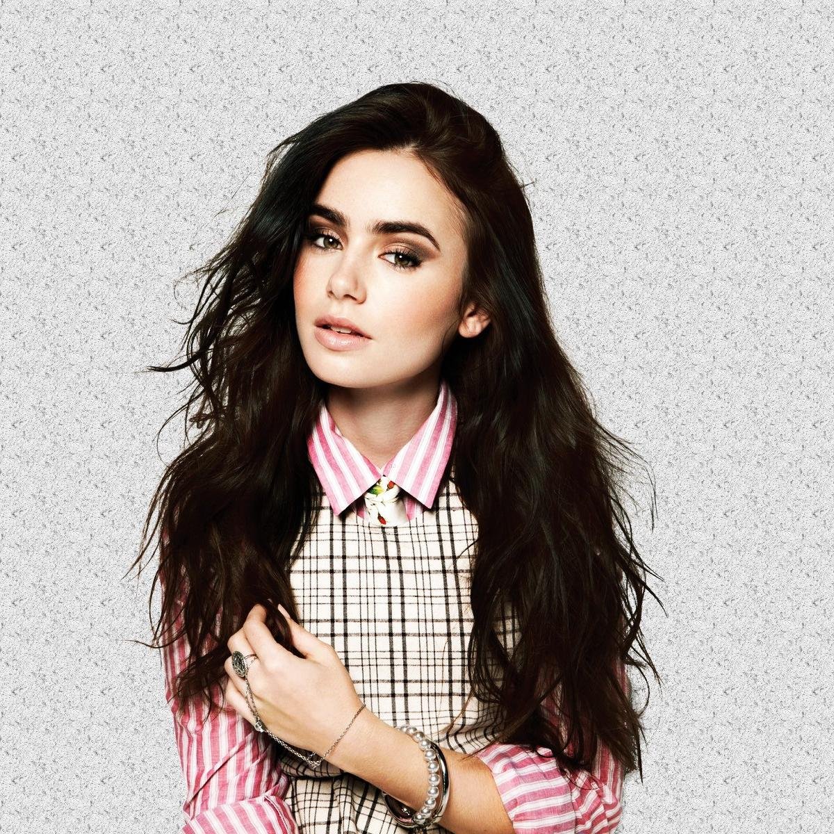 I don't suffer with insanity, I enjoy every minute of it. || South Gang, who else? || 18 || A shy little kitten with sharp claws. || #TwistedLondon.