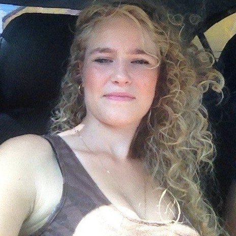 social researcher, wine wizard, happy mommy of 1