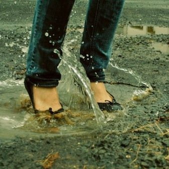 Perdí el zapato saliendo de fiesta, también perdí la dignidad, gané historias, noches infinitas y mil historias que contar http://t.co/LYxIU3E2XP