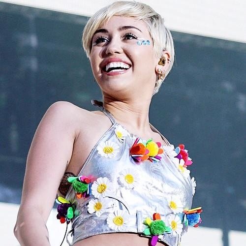 te dei um follow grátis, não siga aqui, seja legal e siga @Miley2point0 como forma de agradecimento, obrigado desde já