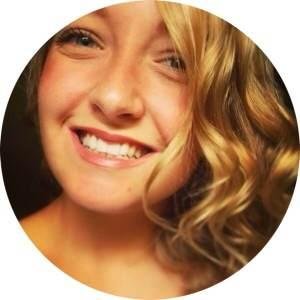 A college student and a blogger, with a passion for healthy food, exercise, and all beautiful things in life. Follow for fitness on a budget!