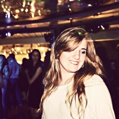 DaniCamatta's profile picture. 'abraçar o mundo e muito mais'