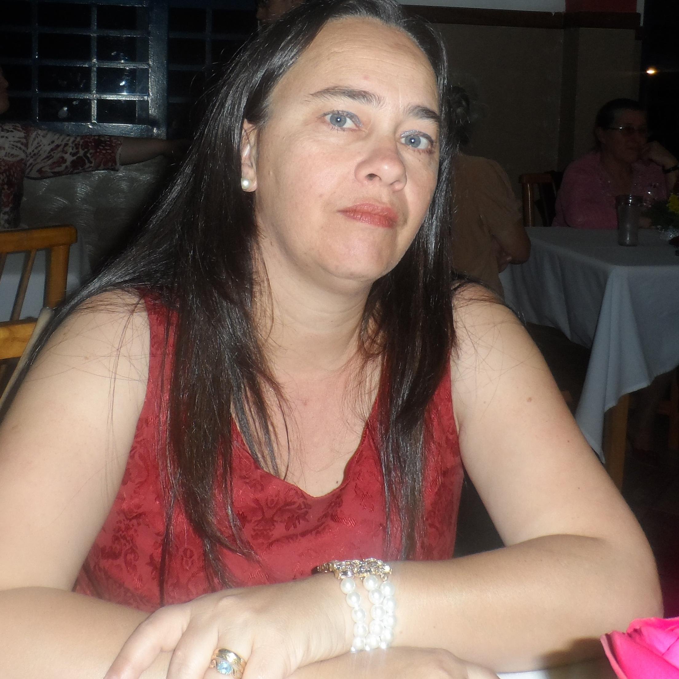 Mulher com fé inabalável!  Mãe, esposa,, servidora pública, Contadora tanto de curso superior quanto de histórias, lutadora pelos meus e seus direitos.
