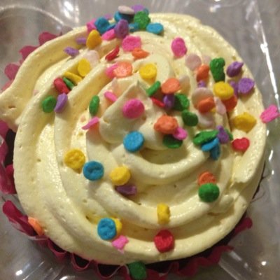 DELICIOSA REPOSTERIA CASERA  Hacemos realidad tus dulces deseos Cupcakes pasteles brownies manzanas gelatinas, etc. Hermosas MESAS DE DULCES TEMATICAS