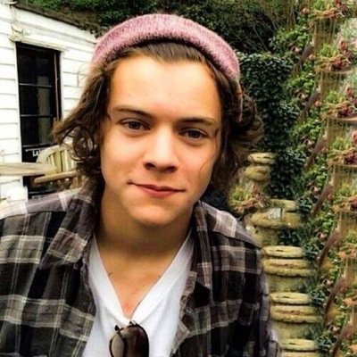 hi i just gave you a free follow so please follow @ohmygoshnarry