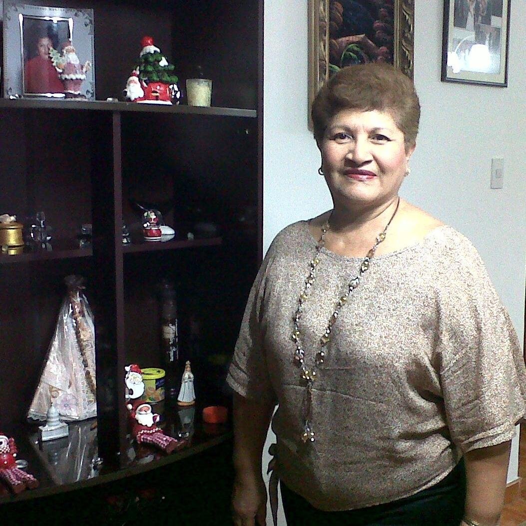 carmenr13121719's profile picture. Lo mas valioso  no es lo que tengo , sino  a quien tengo en mi vida...... Dios los Bendiga