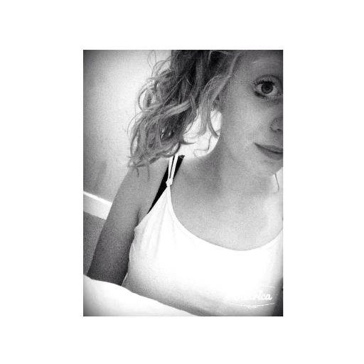Hey I'm Chelsea I'm live in the uk in addicted to youtube Lewis Parker is amazing I would marry him any day