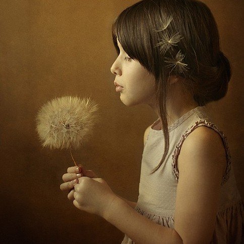 riscoq's profile picture. happy mommy of 2, wine monster, social traveler