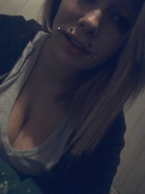 emileabruhh's profile picture. single, 17, full of life!!