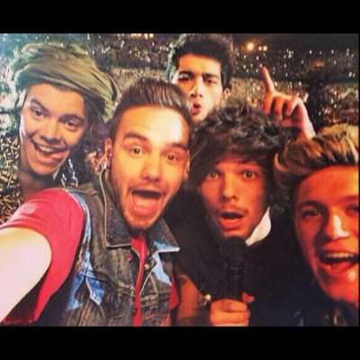 Free follow from @CupcxkeNixller go follow that account!!!! For a follow back tweet her the word 'Nutella'