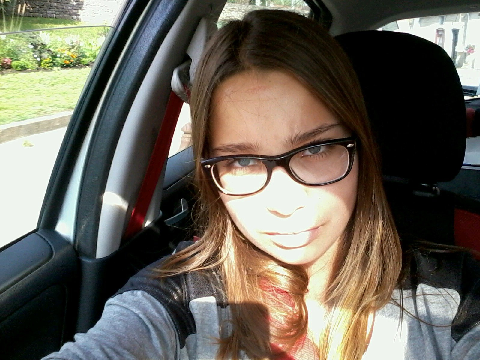 Coucou ^^ ! Une chose: j'adore maitre gims et miley cyrus voilà . Je follow back :) !