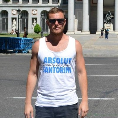 Periodista y C.Político. Fanático del Boxeo, Ciclismo, Fútbol, Cine y Viajes. Socio y abonado del CSyD ColoColo. Santiaguino viviendo en Antofagasta.