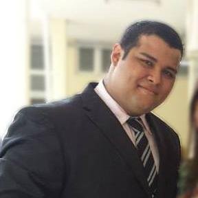 Pobrezinho, esta tendo a vida que sempre sonhou. ;)