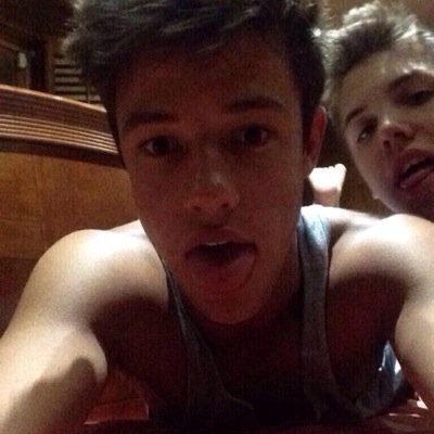 follow @kinkydaIIas and turn on her notifications for dms wink wink