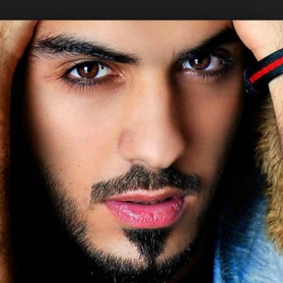 حسابي القديم حُذف ، اتشرف بكم هنا .. كل ما املكه هو احساس ادخره لاقدمه على هيئة مشاعر تمزجها اناملي للتعبير عن لاشي ..kik / khaledalrajhe20