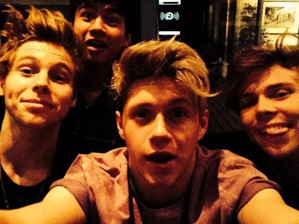 5SOS_1DHSI's profile picture. Do you wanna be the Oops to my hi ?