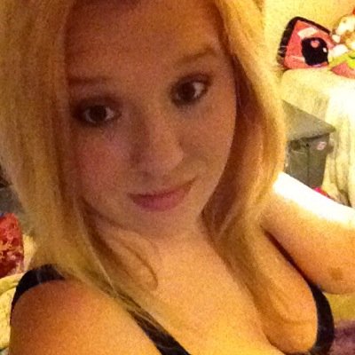 19 years, mother of 1 baby girl, happily engaged. Fun, talkative, love to make new friends.