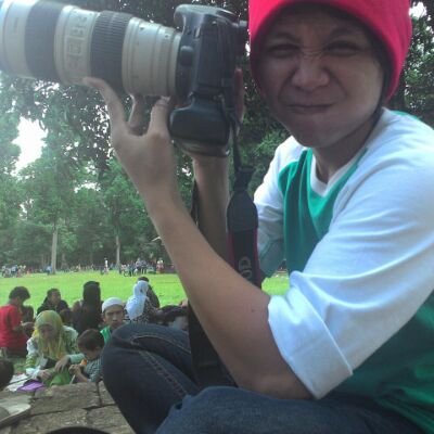 aku memang bukan siapa-siapa buat kalian, namun aku ingin menjadi berharga buat orang tua. setidaknya mereka bisa bangga karena punya aku