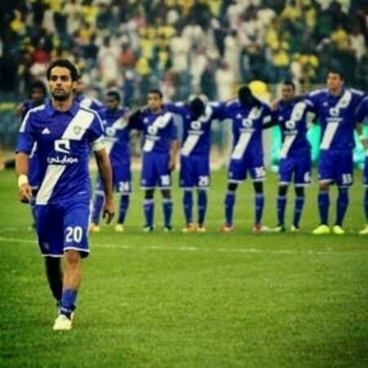 ‏‏في مُنتصف أعماق نبضي ؟
 يختبئ حب الهلال .