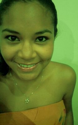 Metade de mim agora é assim, de um lado a poesia, o verbo, a saudade. Do outro a luta, a força e a coragem pra chegar no fim.