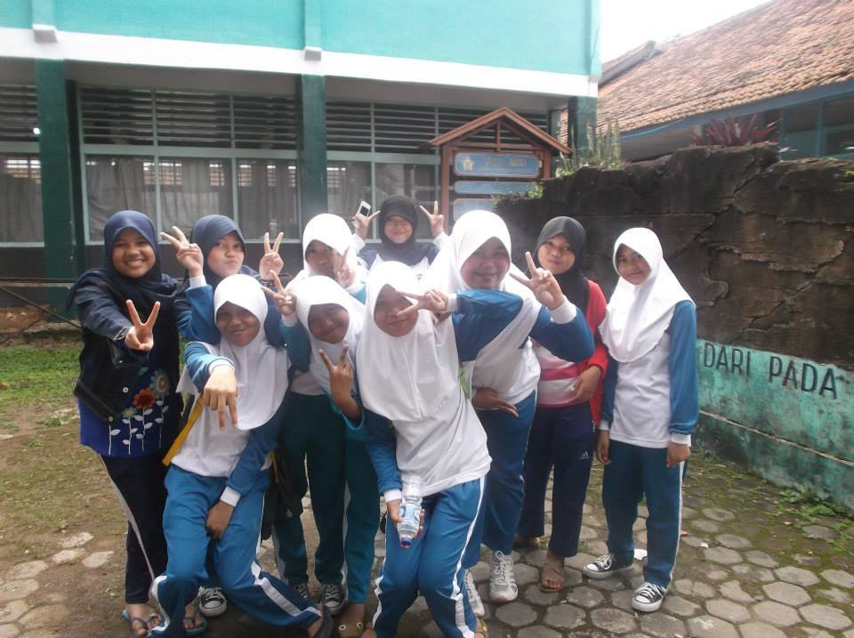 Armada Garuda And IX.B SMPN 1 W
arungkondang In My Heart :* :) MORE THAN WORDS

If Follback??? just mention.!!!! oke... ;) ;)