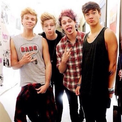 heyo. we're aspen and nicko and 5sos is pretty cool. ◉‿◉