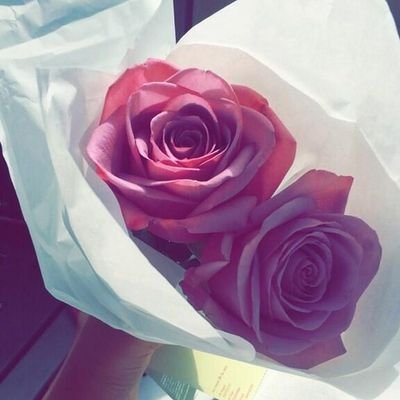 ‏ما أجمل أن يكون لديك شخص
 يسأل عنك أن غبت ،، ويقترب منك أذا بعدت...