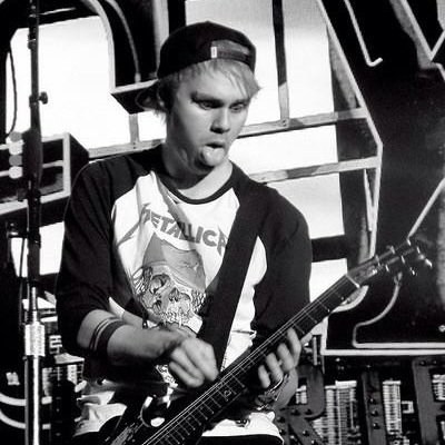 Hii I love a band of 4 idiots • never/ 4 Tweet me a photo of Luke yeah?