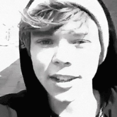 Dont follow. This is a free follow go follow @ashtonssmilex