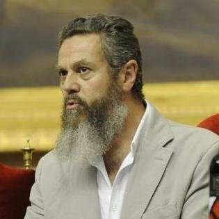 Novelista y dramaturgo. Humorista. Genio.
