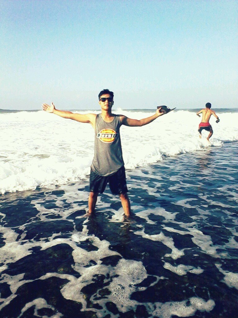 helmifauzi96's profile picture. 