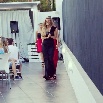 Diseñadora de moda y complementos, especializada en vestidos de noche, personal shopper y cool hunter. diseñadora y fundadora de la marca Antia Ferreiro.
