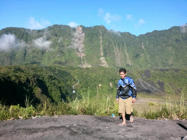 UmarAsSidiq's profile picture. Do not give up before war