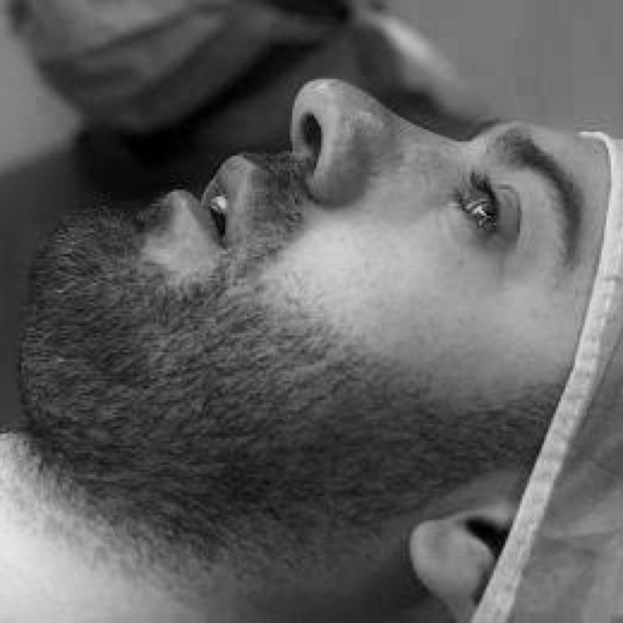 كُل الأشياء تبدو مَؤقتة حتى أنا ، بينَ الكتابة ، والاقتِباس.