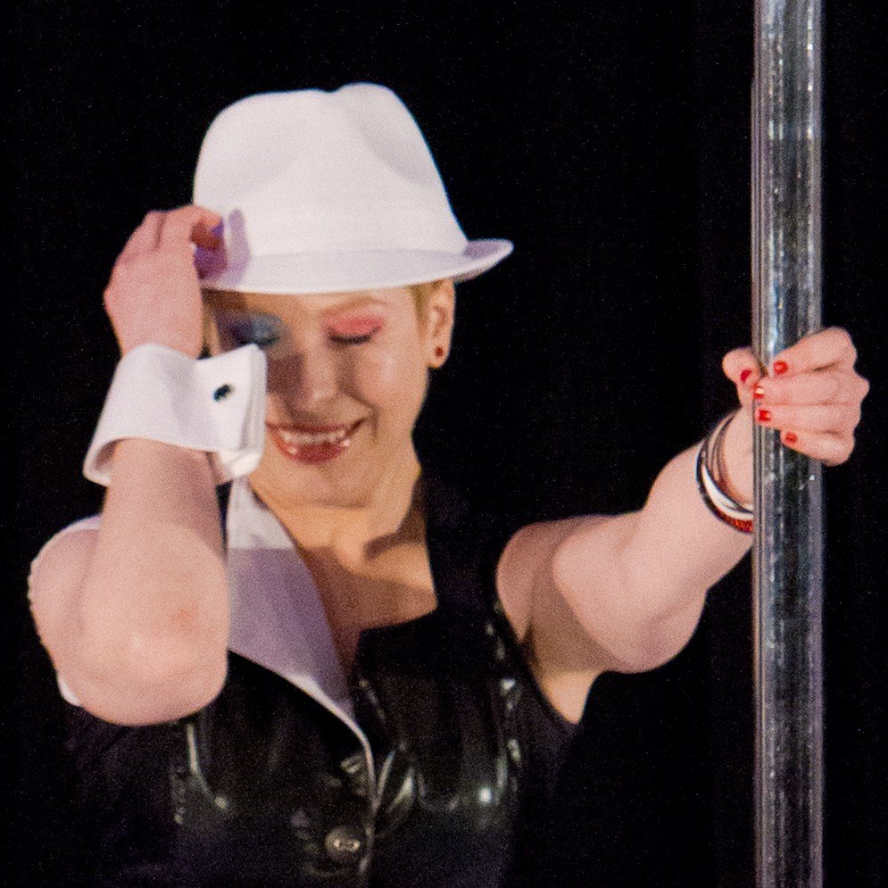Pole Dancing is an oportunity to have an audience, and my way to express myself through movement... and glitter!