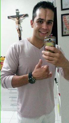 Dono da empresa #Auto Center GuaraCar, ...de boa com a vida...