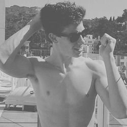 thomas il trenino è mio.                                        »gommolino, auselle e shommy« christie dice che sono un dolcetto. {m- c²} |kik: mendesallgdrx|